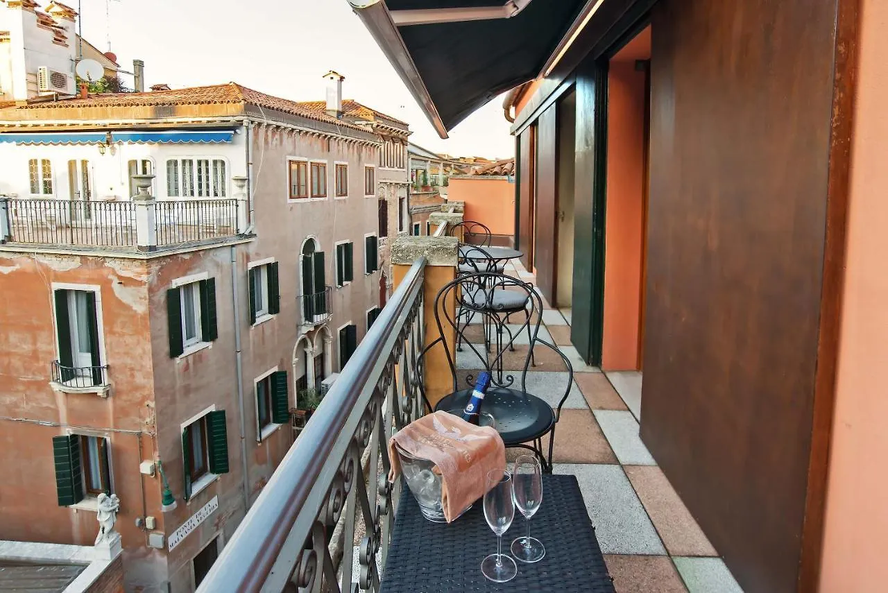 Hotel La Fenice et Des Artistes Venetië 3*,