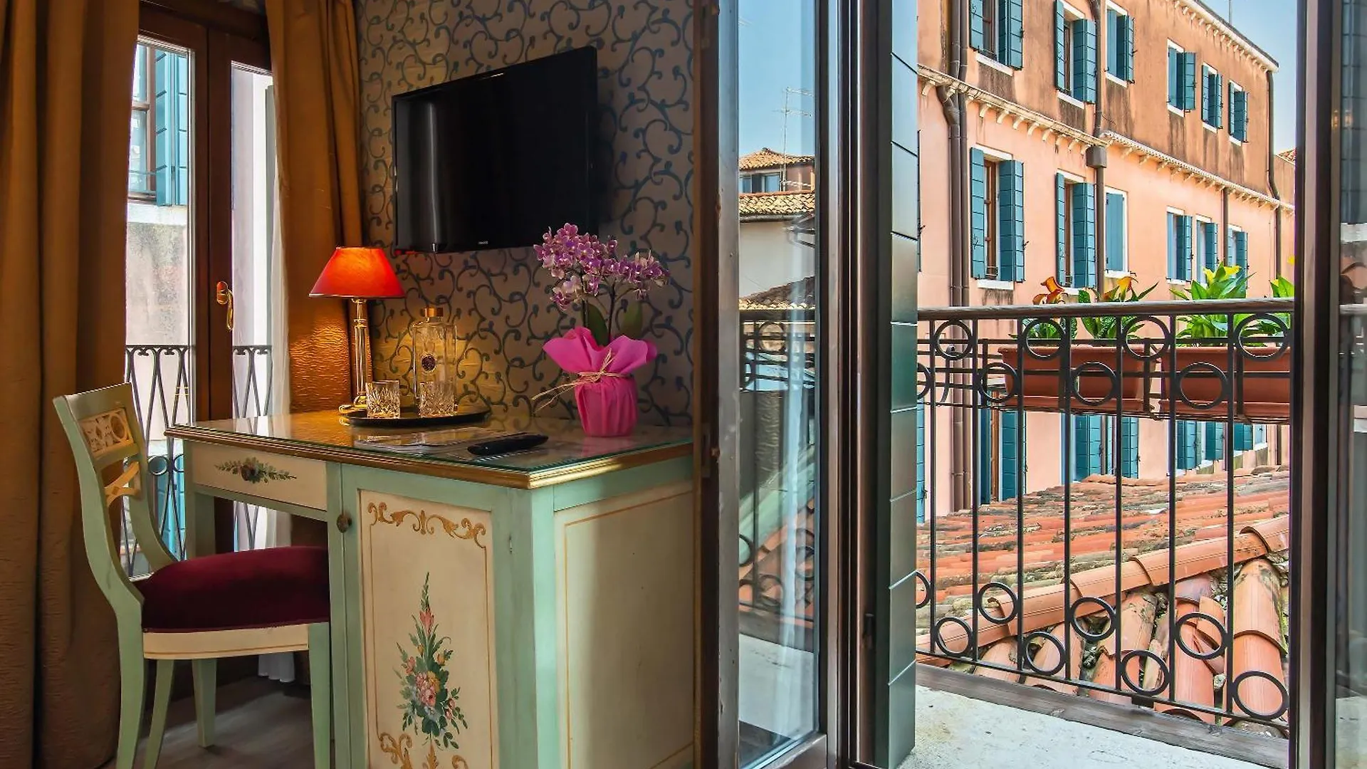 Hotel La Fenice et Des Artistes Venetië 3*,